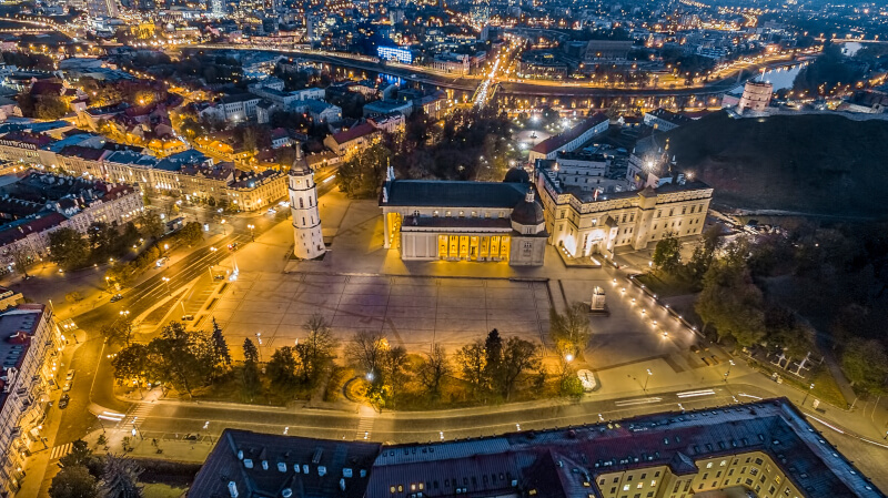 Vilnius Cathedral Square and the Palace of the Grand Dukes of Lithuania - ©Laimonas Ciūnys_Lithuania Travel